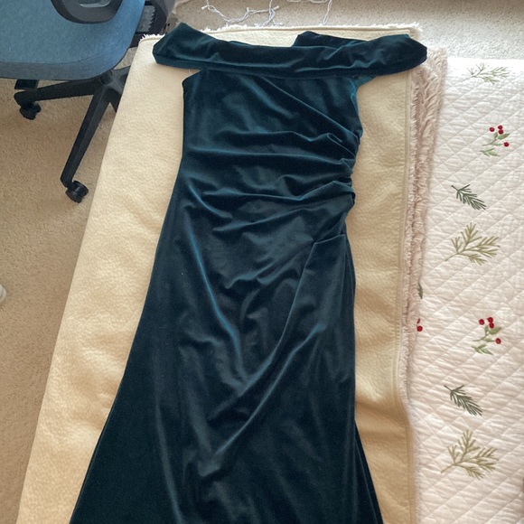 Velvet Green Dress - Picture 3 of 6